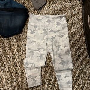 Gap body eclipse leggings size small